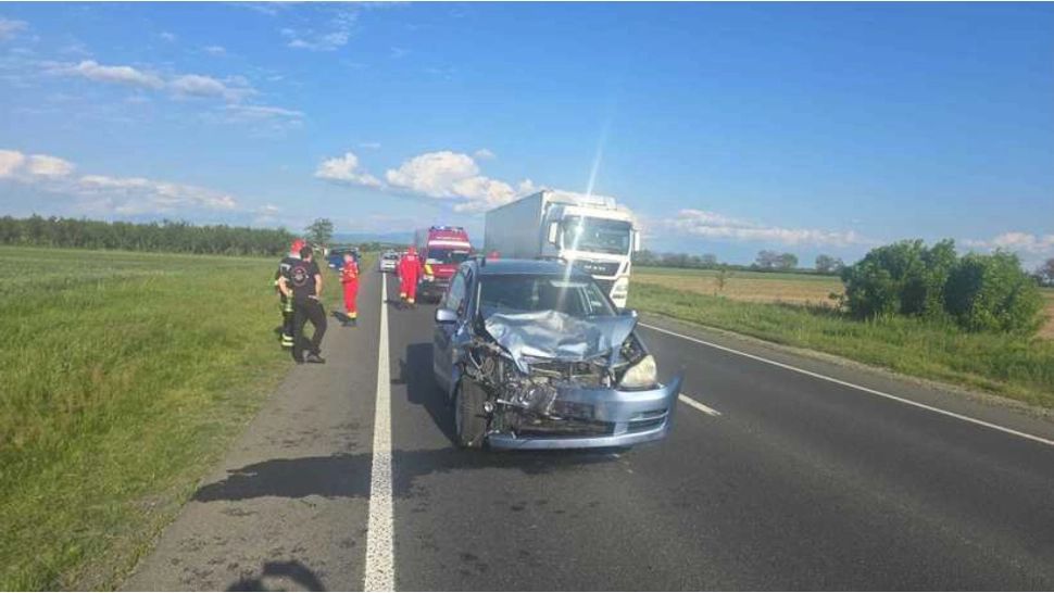 Accident rutier grav în județul Timiș. Un copil de 9 ani a fost transportat la spital cu mai multe răni