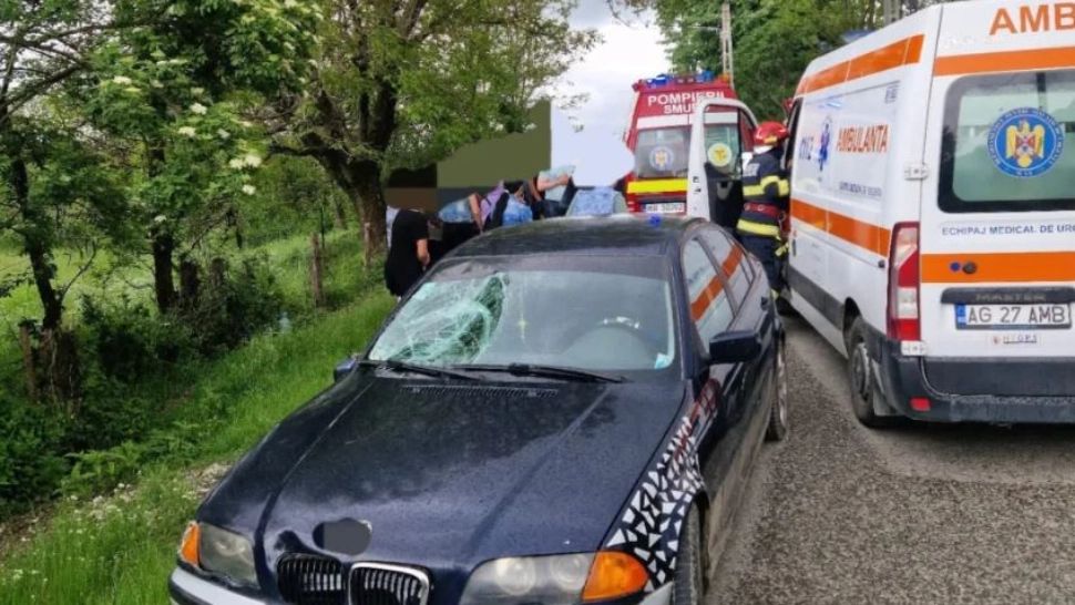 Grav accident între o mașină și o trotinetă. Victimele sunt două copile