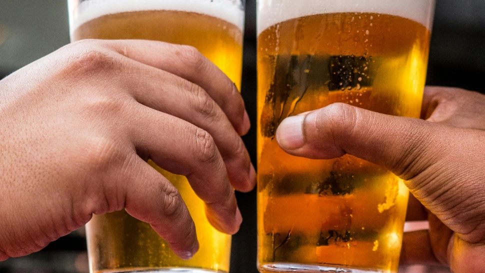 Băutura care poate crește riscul de demență. Chiar și o cantitate mică este suficientă pentru declanșarea bolii