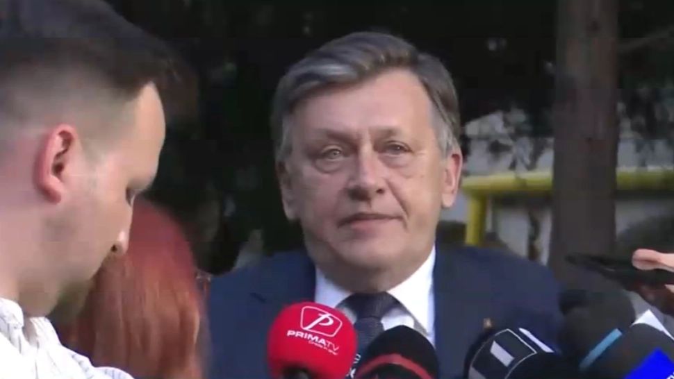 Alegeri prezidențiale 2025. Crin Antonescu și-a recunoscut înfrângerea: Plec cu fruntea sus. Oameni care m-au votat să decidă singuri ce fac în turul 2