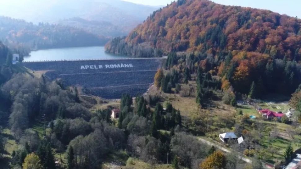 Un baraj vechi de jumătate de secol a început să cedeze în anumite zone. Autoritățile sunt în stare de alertă