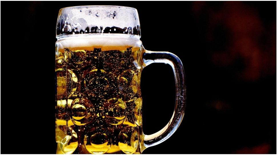 Cât de mult îngrașă berea. Nutriționiștii aruncă bomba despre băutura preferată a românilor 