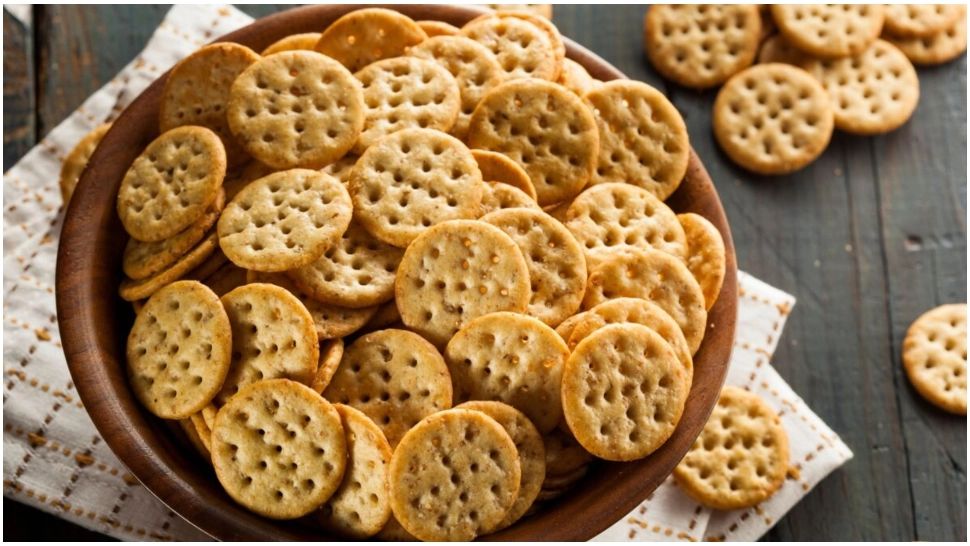 Motivul pentru care au biscuiții găuri mici pe ei. Cu siguranță nu știai asta 