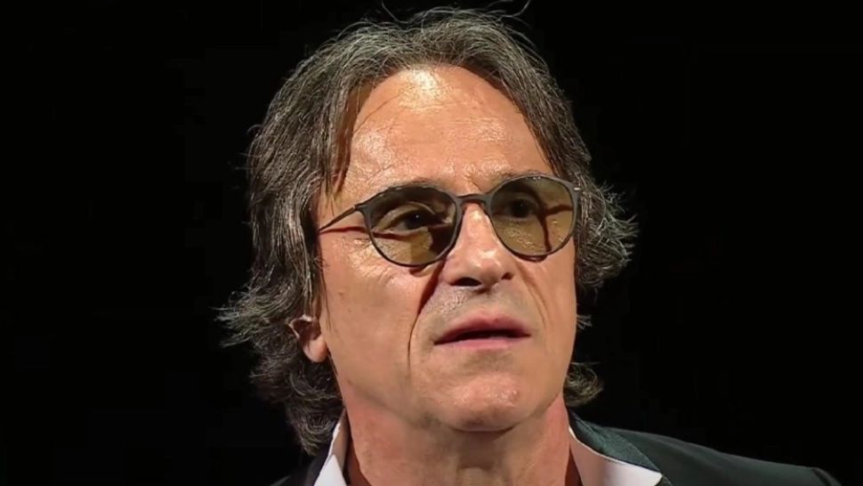 Claudiu Bleonț își pune cenușă în cap, după ce și-a umilit fiica minoră pe scenă, în fața a sute de oameni