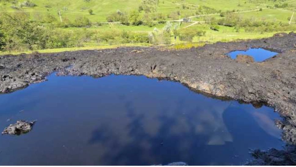 Buzoienii stau pe izvoare de petrol. Cum le-au transformat în atracție turistică