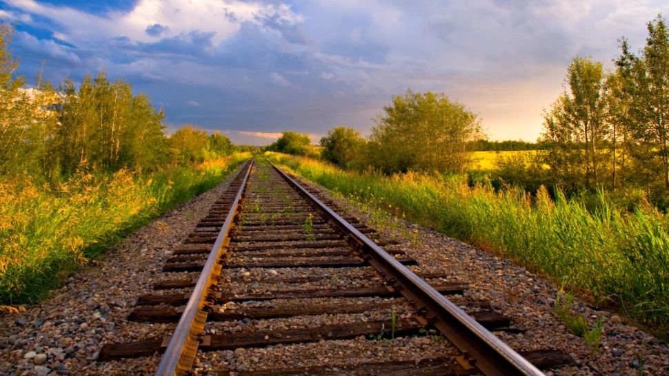 Traficul feroviar, încetinit din cauza caniculei. Trenurile vor reduce viteza în zonele unde temperatura la nivelul șinei atinge sau depășește 50 de grade Celsius