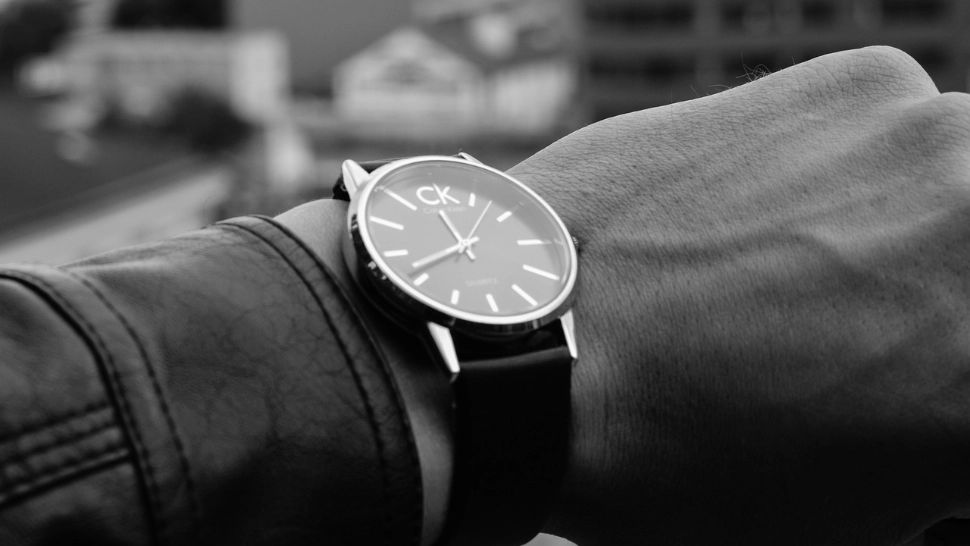 Pericolele la care te expui atunci când porți toată ziua ceasul la mână. Oamenii de știință trag un semnal de alarmă 