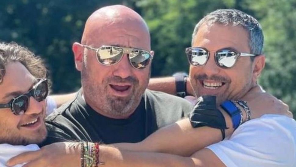 Sorin Bontea și Cătălin Scărlătescu împărtășesc trucurile lor pentru micii perfecți de 1 Mai. Doar așa vei obține o crustă uniformă și o textură suculentă 