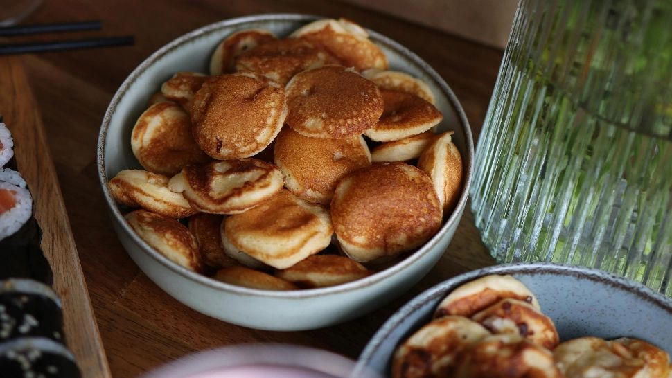 Clătite cu flori de salcâm. 3 rețete perfecte de deserturi de sezon