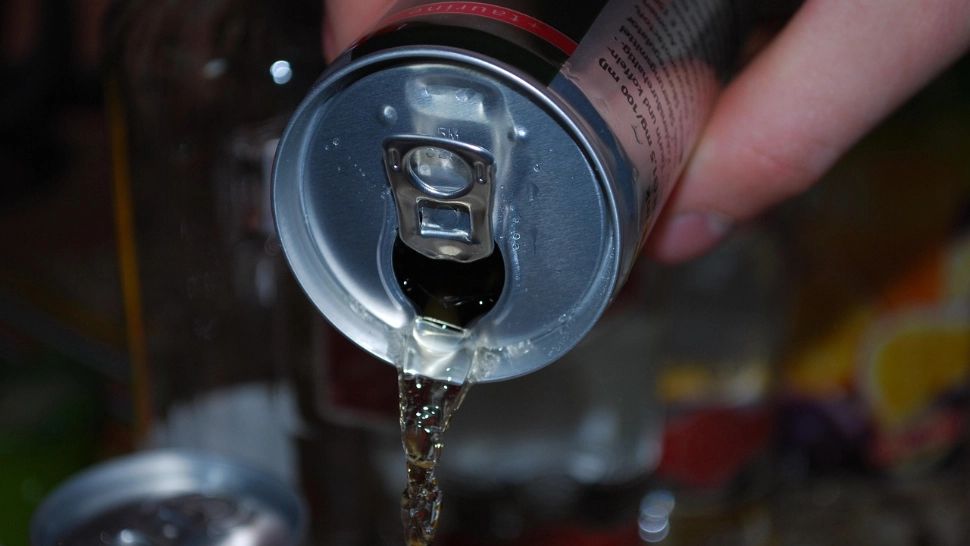 Ingredient controversat din băuturile energizante, posibil asociat cu un risc mai mare de cancer de sânge, arată un nou studiu