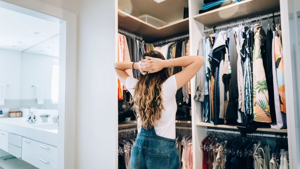 Trucul natural care te scapă de molii. Este mult mai eficent decât naftalina 