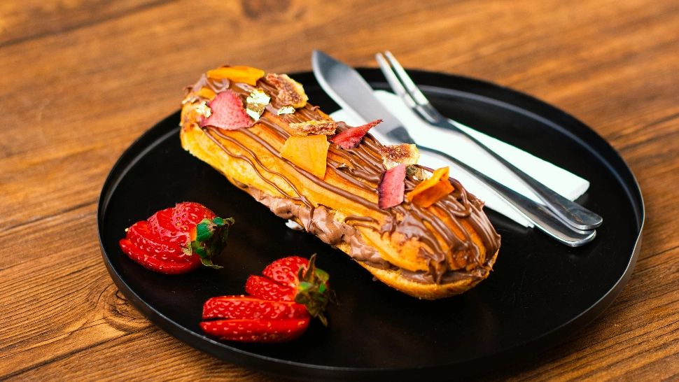 Eclere cu vanilie și căpșuni. Un desert savuros. Se prepară repede