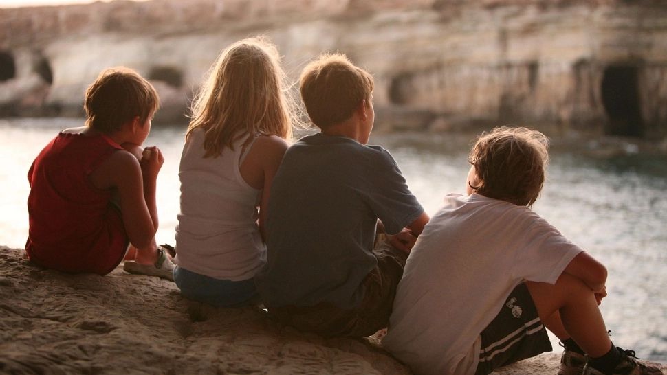 Scandal alimentar: peste 100 de copii s-au îmbolnăvit după ce au mâncat prânzul la școală. În preparate a fost descoperit un șarpe mort