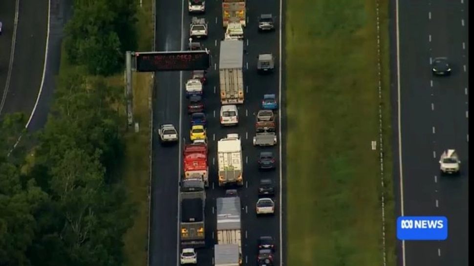 Haos rutier pe o autostradă din Australia: 750 kg de resturi metalice au provocat avarii la peste 300 de vehicule