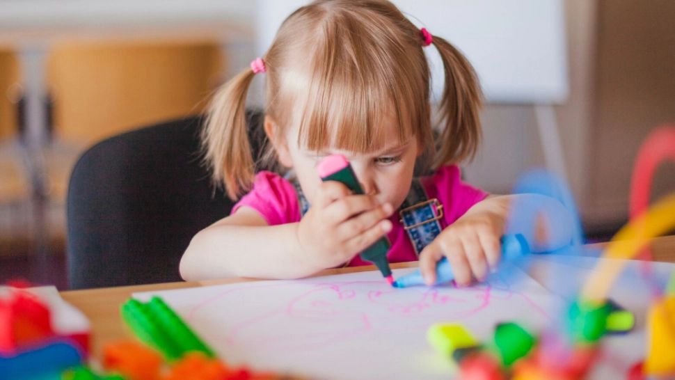 Calendarul înscrierilor la creșă și grădiniță 2026: procesul începe pe 18 mai. Ministerul avertizează că nu contează ordinea depunerii cererilor