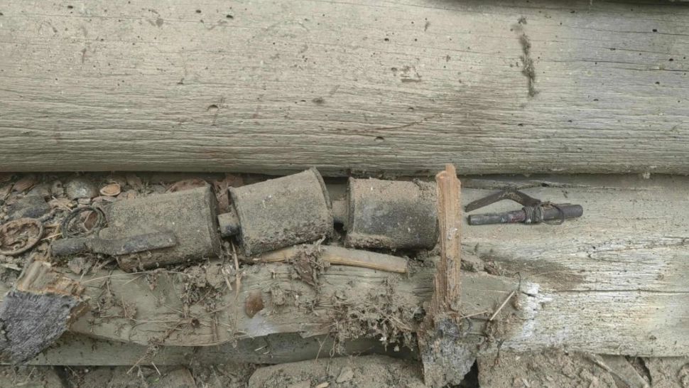 Alertă în județul Caraș-Severin. Trei grenade de mână, neexplodate, au fost descoperite într-un sat