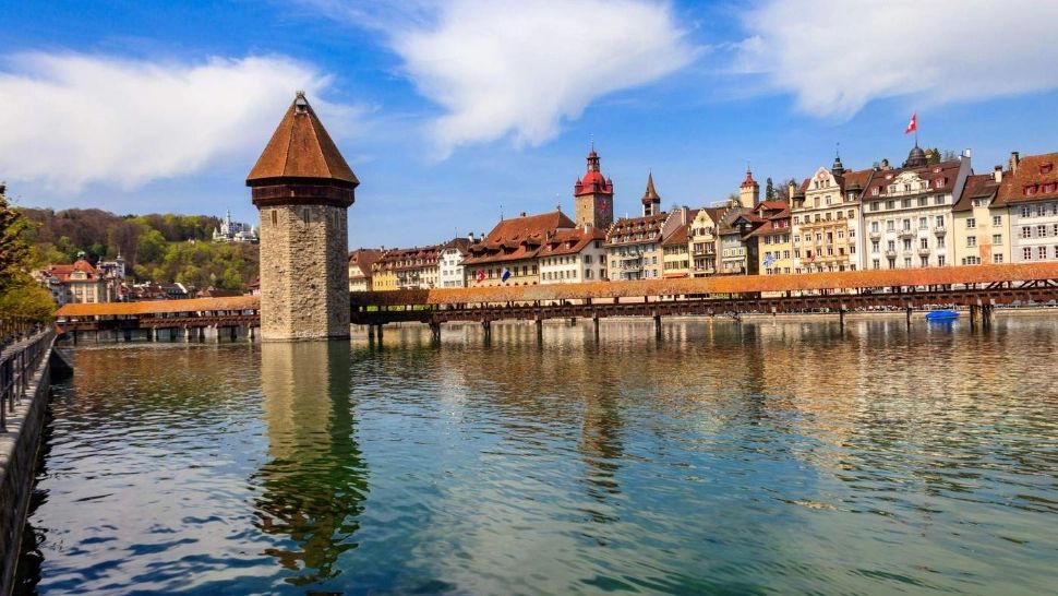 Lucerna, bijuteria Elveției unde se află cel mai spectaculos lac din lume: ape cristaline și un peisaj de poveste