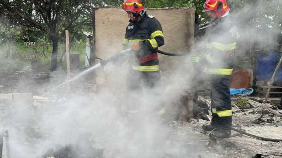 Un incendiu violent a mistuit o casă din Balta Comana, Ialomița. Două persoane au decedat în urma tragediei 