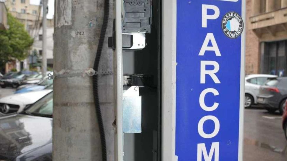 Patru bărbați din Ploiești, cercetați pentru furt din parcometre. Unul dintre ei, prins în flagrant