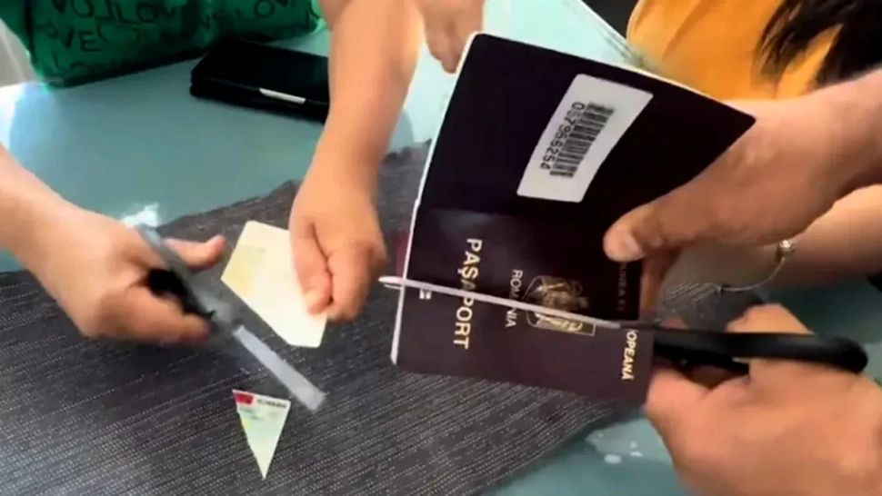 Ce sancțiuni riscă cei care și-au distrus pașapoartele după alegerile prezidențiale