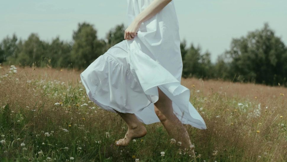 Cum poți să îndepărtezi petele de iarbă de pe haine. Sfaturi practice pe care trebuie să le cunoști