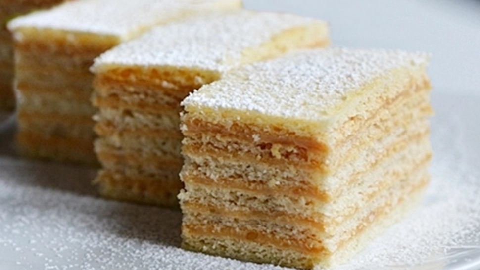 Prăjitură cu caramel și foi fragede. Un desert fin și delicios, care te va cuceri instant