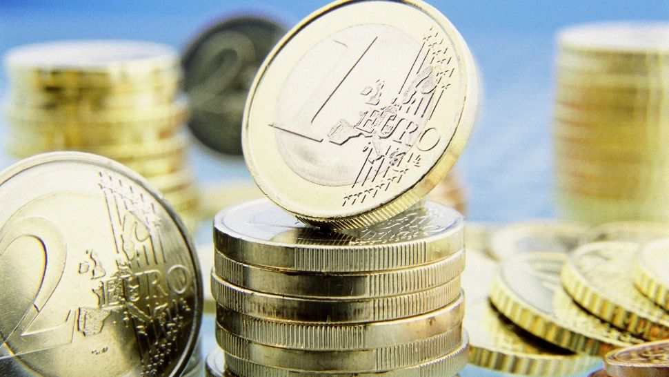 Premieră! Euro a DEPĂȘIT pragul de 5 lei la cursul oficial al BNR. Cum se va reflecta creșterea în buzunarele românilor 