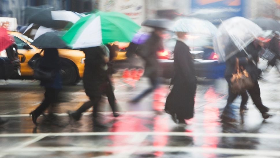 Vremea schimbă foaia și în Capitală! De vineri, temperaturile scad brusc și sunt așteptate ploi: prognoza meteo specială pentru București