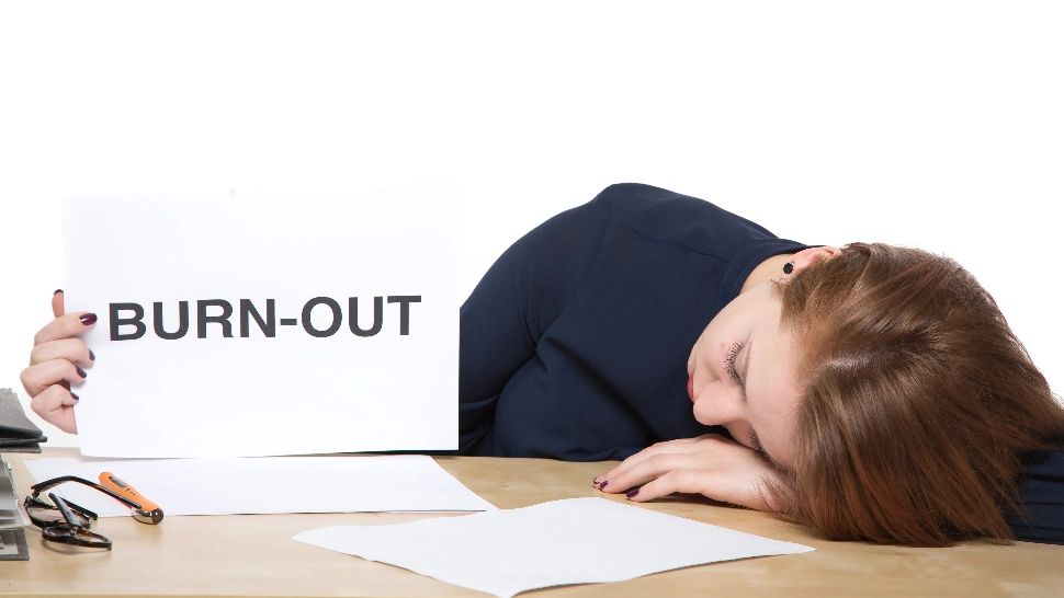 România muncește mai mult decât media europeană! Semnalul de alarmă tras de socialiști: la ce RISCURI ne expunem