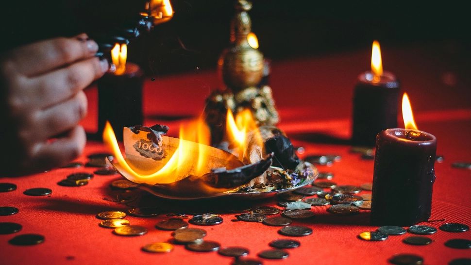 Tânără înșelată cu 160.000 de lei de o văjitoare din Giurgiu! Femeia voia să-și salveze căsnicia - FOTO