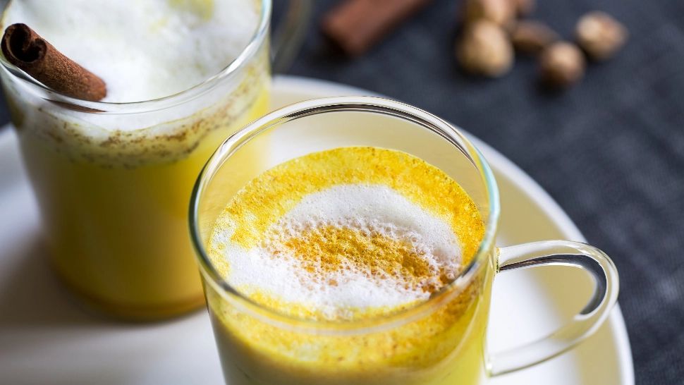 "Laptele auriu", băutura minune care topește grăsimea și îți pregătește silueta pentru vară. Vei atrage toate privirile pe plajă!