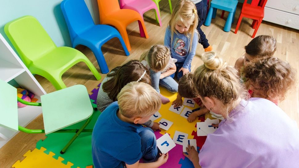 Astăzi încep ÎNSCRIERILE la grădiniță și creșă pentru anul școlar 2025-2026. De ce DOCUMENTE ai nevoie la dosar