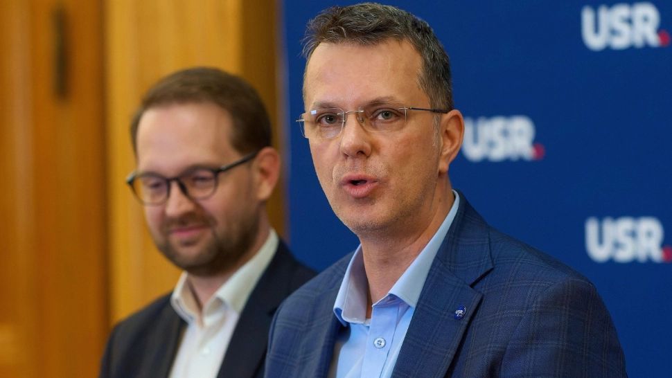 Surse: USR a cerut tăierea ajutoarelor sociale. Tensiuni majore între partide la negocierile de la Cotroceni 