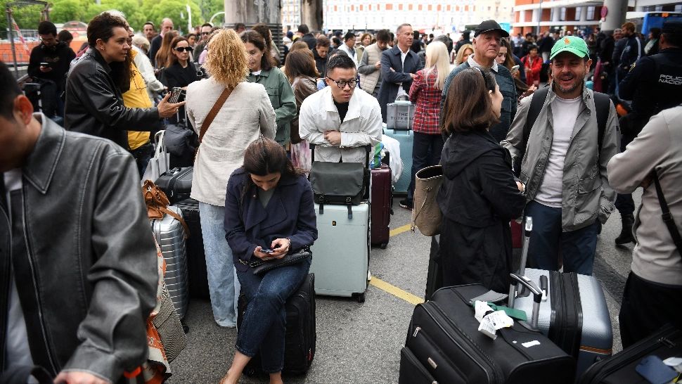 Haos în Spania! O parte din rețeaua de trenuri de mare viteză, BLOCATĂ de hoții de cupru. Ministrul transporturilor denunţă un „act de sabotaj”