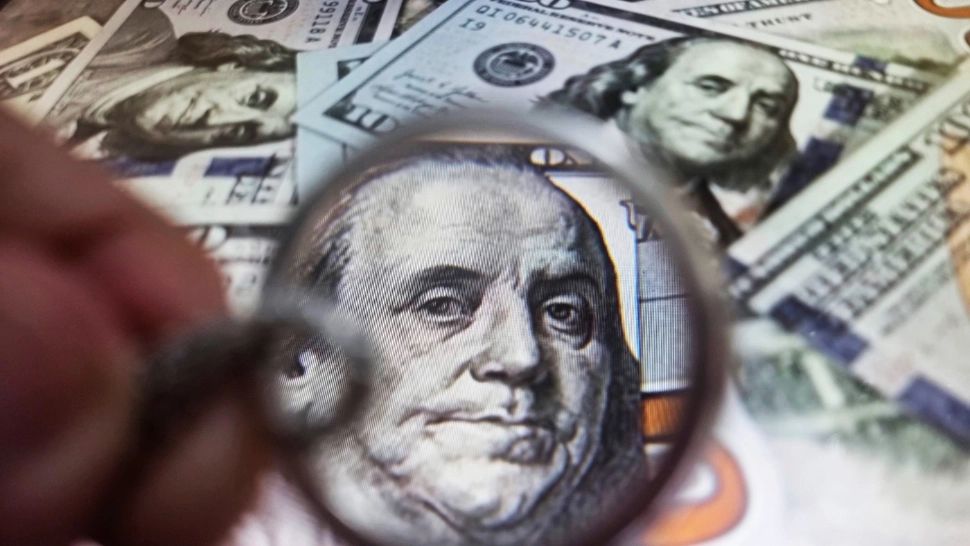 O bancă de top din România refuză să mai primească o bancnotă la ghișeele sale de schimb valutar