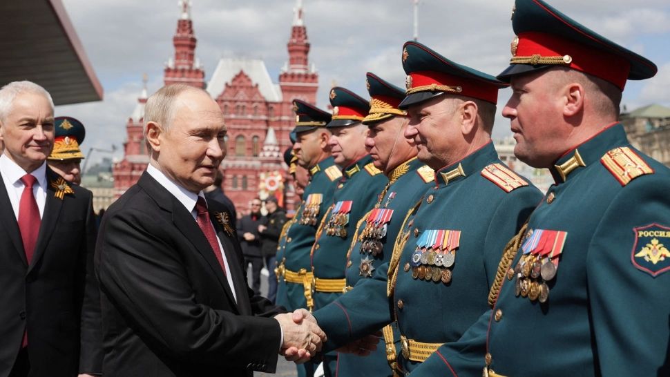 Avertismentul unui comisar european: Rusia va folosi pacea pentru a se pregăti de atacarea UE