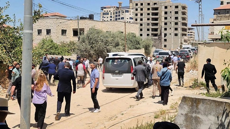 Soldații israelieni au deschis focul asupra unor diplomați, printre care și din România. Scuza: ''abaterea de la traseu''