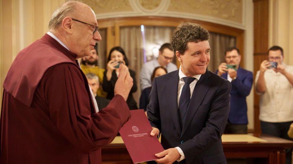 Președintele CCR se pensionează pe 11 iunie și se va bucura nu de una, ci de trei pensii. Suma lunară pe care o va primi, un vis interzis pentru restul populației