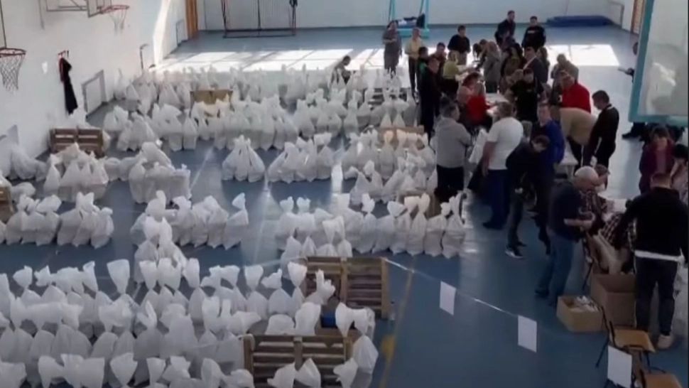 Alegeri prezidențiale 2025. Sacii cu buletinele de vot au ajuns în secțiile de votare VIDEO