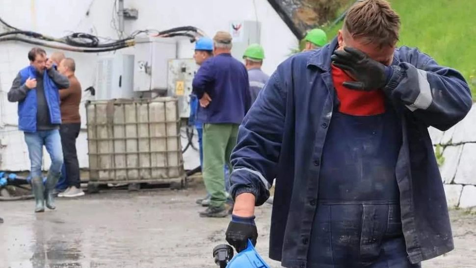 În timp ce localnicii își strigă disperarea, ambasadorul turistic al județului Harghita îi îndeamnă pe români să se gândească la o vacanță în zona salinei Praid