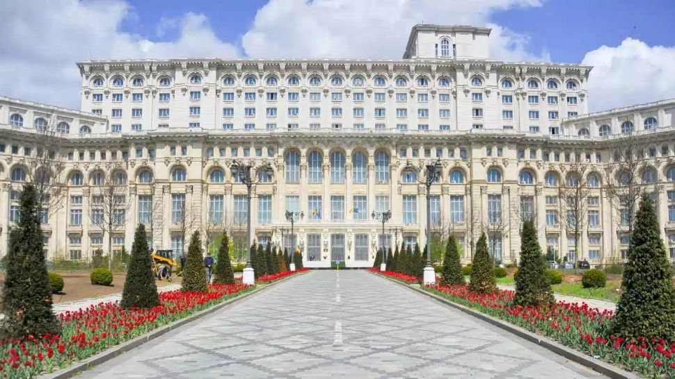 Câți angajați au mai rămas la Senat, după reducerile de personal operate de Ilie Bolojan