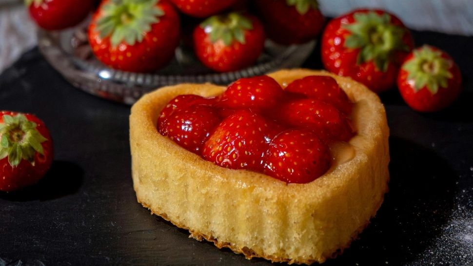 Tartă cu căpșuni și cremă de vanilie. Un desert de sezon. Aluat fraged savuros și ușor de preparat