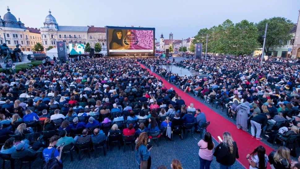 IQOS îi aduce pe Irina Rimes și Roman Tolici la TIFF 2025. Muzica și arta vizuală, reunite într-o dublă colaborare