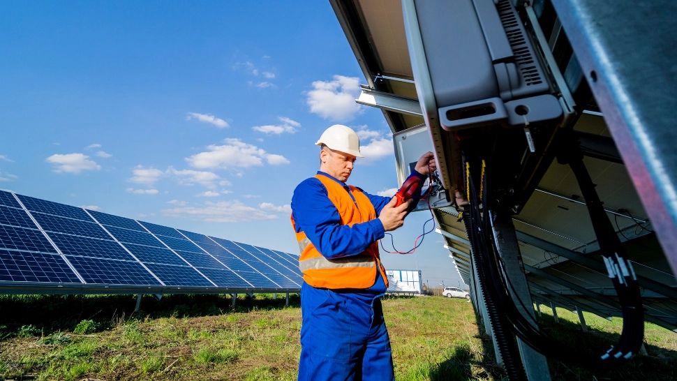 ANRE, avertisment pentru românii care produc energie electrică. Ce se ascunde în spatele recomandării de „optimizare” a invertoarelor