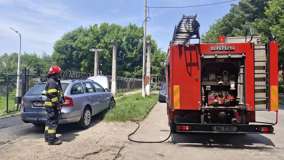 Accident rutier în Giurgiu: victima este un bărbat care a intrat cu mașina într-un autoturism parcat