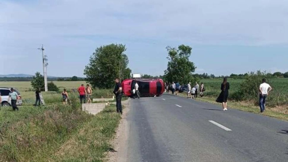 Grav accident rutier în județul Arad: șapte persoane implicate, trei femei încarcerate, un minor în stare gravă