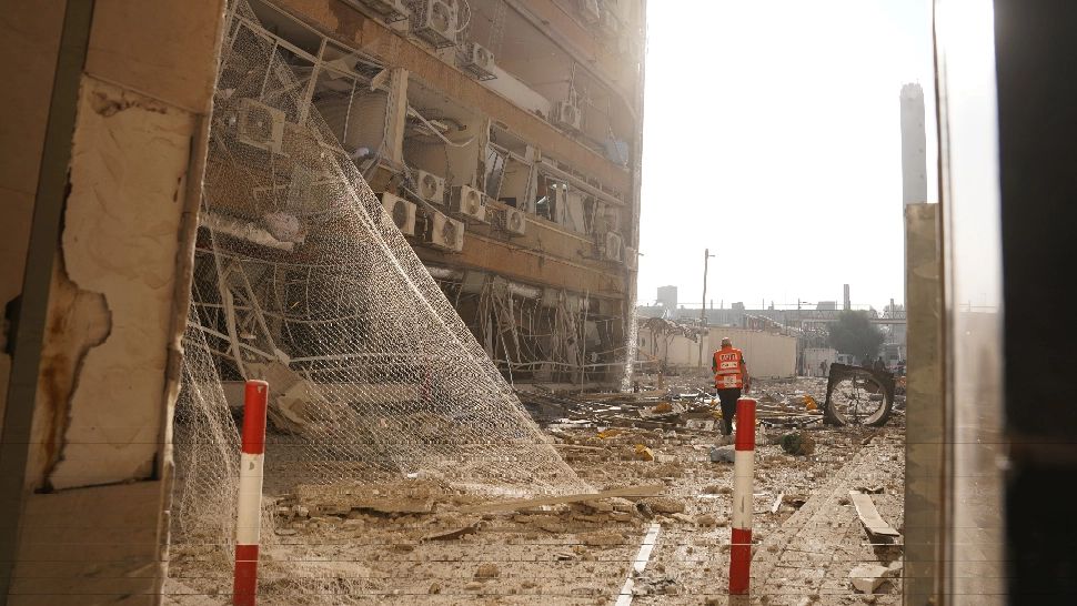 Un spital israelian, lovit într-un nou atac cu rachete lansat de Iran. Explozii puternice în Tel Aviv și Ierusalim, victime în orașul Holon VIDEO