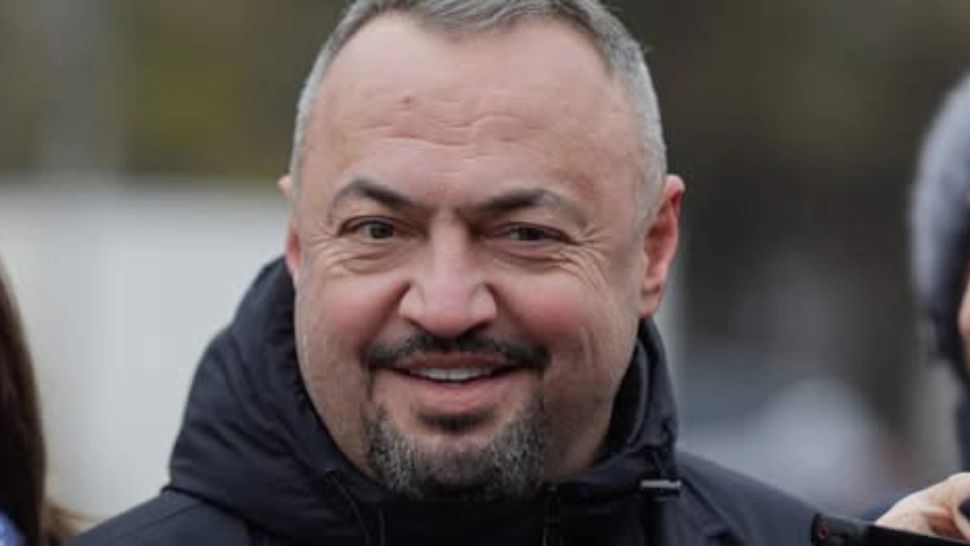 „12.000 € pe lună pentru nimic”: Directorul STB, Daniel Istrate, răsplătit de Burduja cu lux în timp ce tramvaiele sar de pe șine