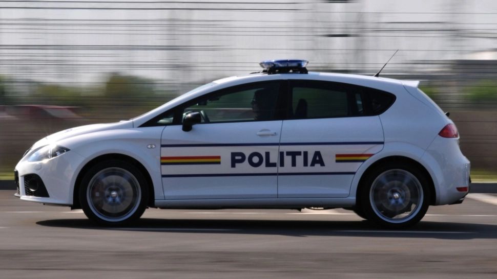 Incident șocant într-o școală din Timiș: o elevă și diriginta ei s-au pălmuit din cauza unei trotinete