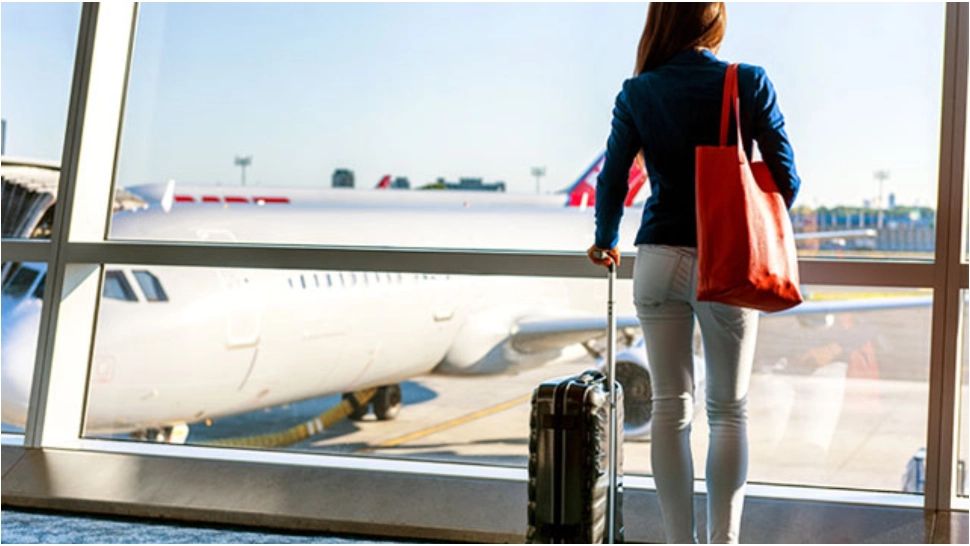 Hainele cu care nu trebuie să te îmbraci atunci când zbori cu avionul. Iată riscurile la care te expui 